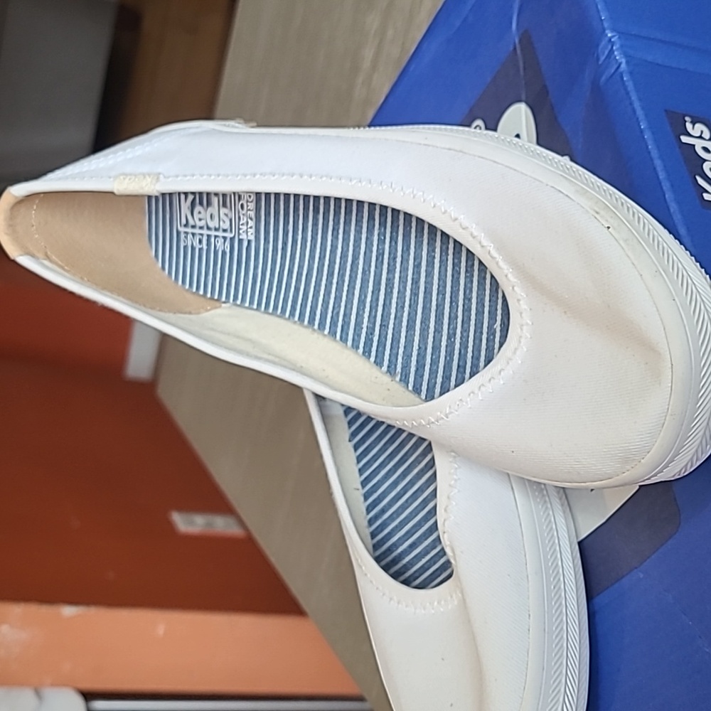 Gym shoes